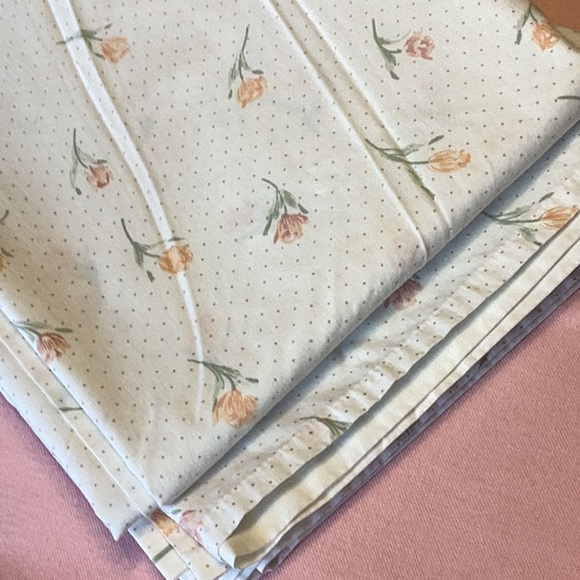 FINAL SALE PRICE Wamsutta Queen Size Floral Bordered Flat Sheet - Picture 2 of 4